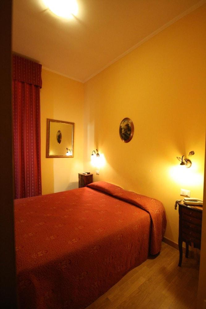 רומא Hotel Cherubini מראה חיצוני תמונה